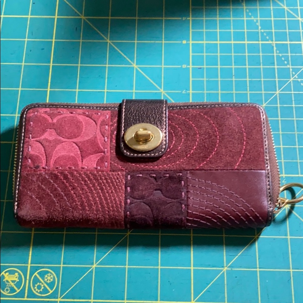 Maroon, Hamptons zipper wallet.